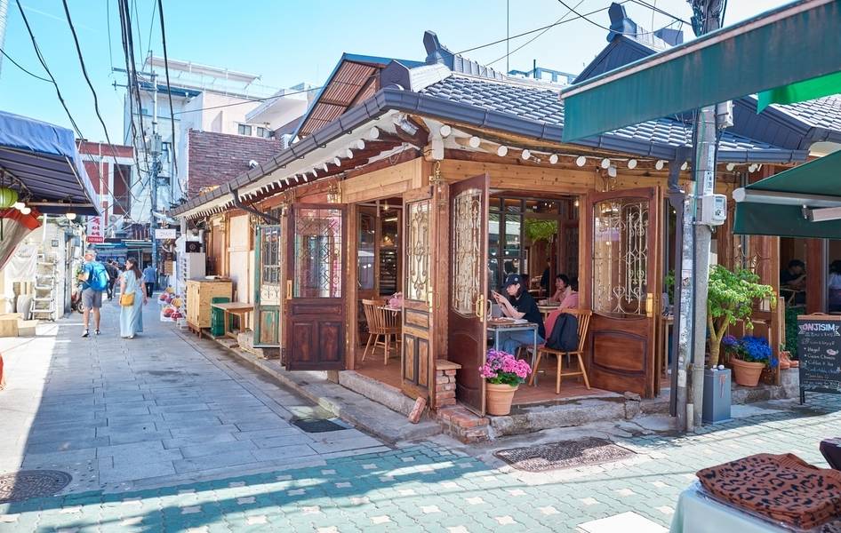 Phố cổ Ikseon dong là toạ độ tham quan hấp dẫn hàng đầu tại Seoul. 
