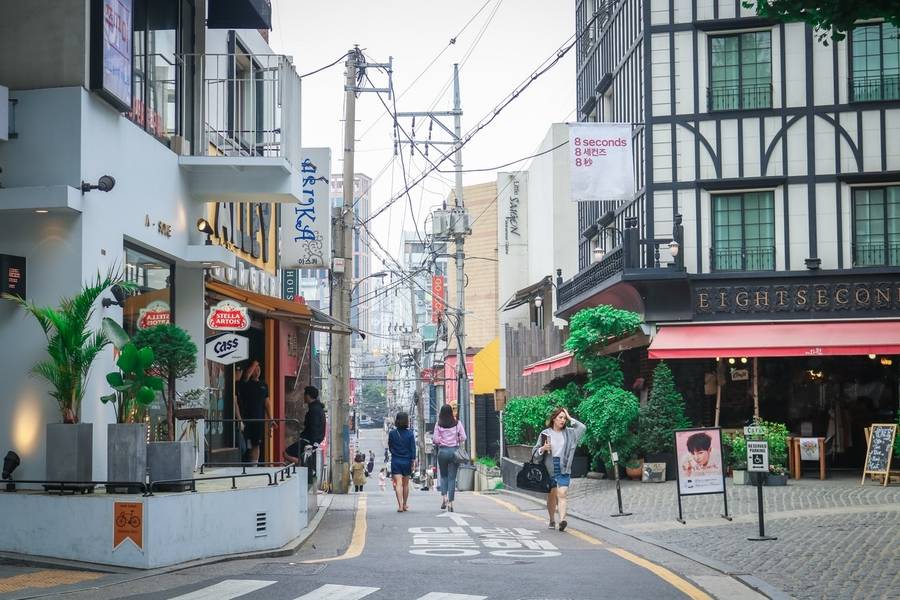 Garosugil là thiên đường mua sắm hàng đầu tại thủ đô Seoul. 