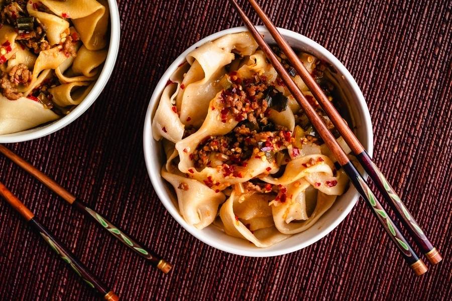 Mì Biang Biang với lớp dầu ớt đặc trưng. 
