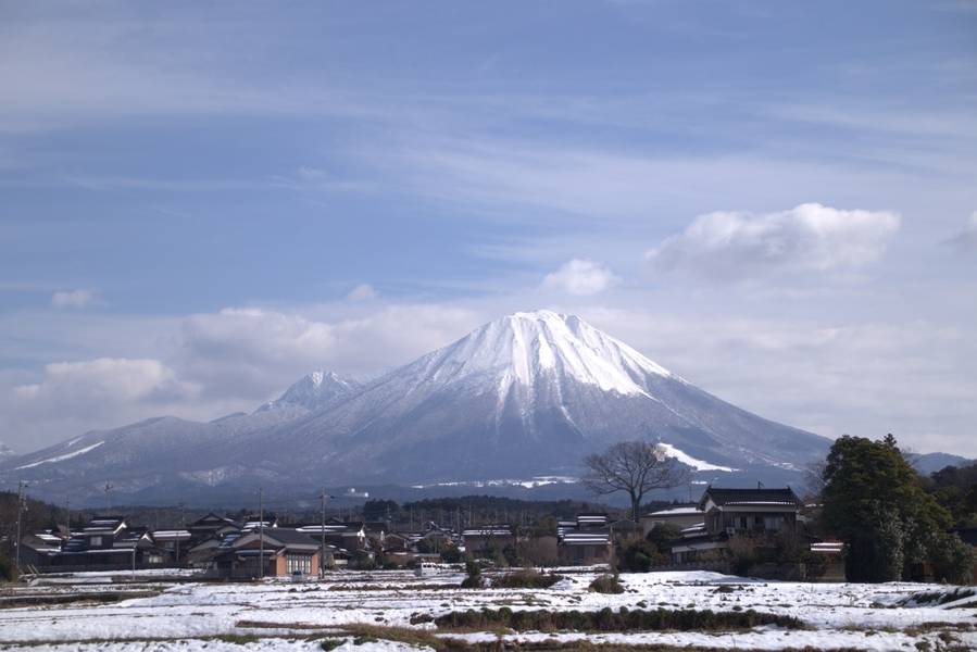 Toàn cảnh núi Daisen hùng vĩ tại Tottori. 