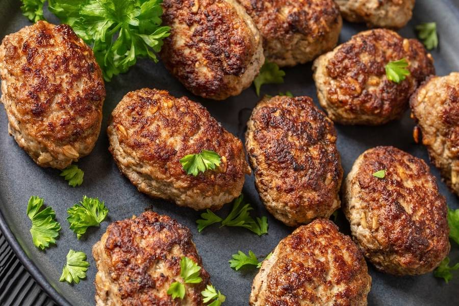 Frikadeller là món thịt viên truyền thống của người Đan Mạch. 