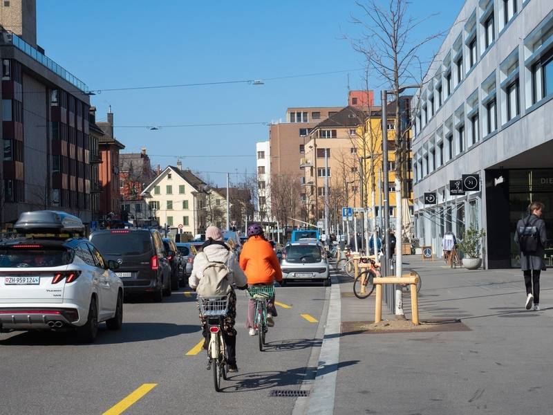 Xe đạp là phương tiện di chuyển phổ biến tại Zurich. 