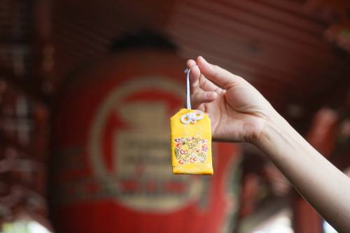 เครื่องรางวัดชูริ (Shurijo Temple Amulet)