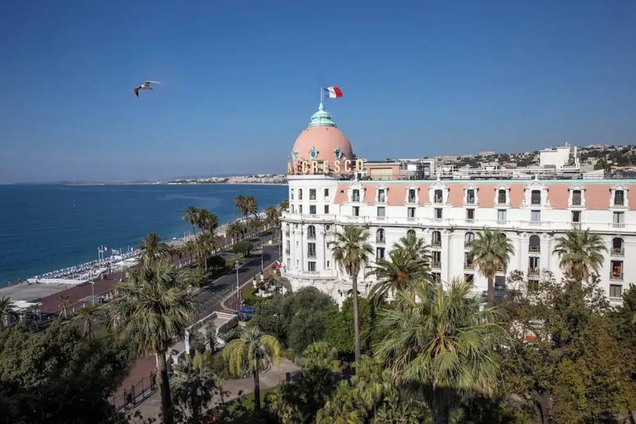 Hotel Le Negresco với tầm nhìn ra biển tuyệt đẹp