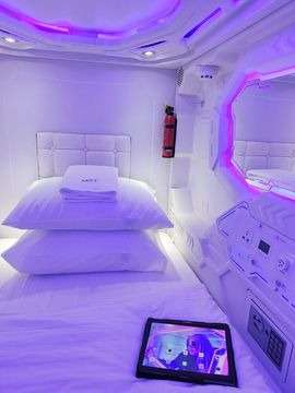 MET A Space Pod Phrom Phong