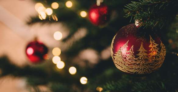 Christmas in Paris: Lights, Markets, and Midnight Magic in the City of Light, Traveloka Team