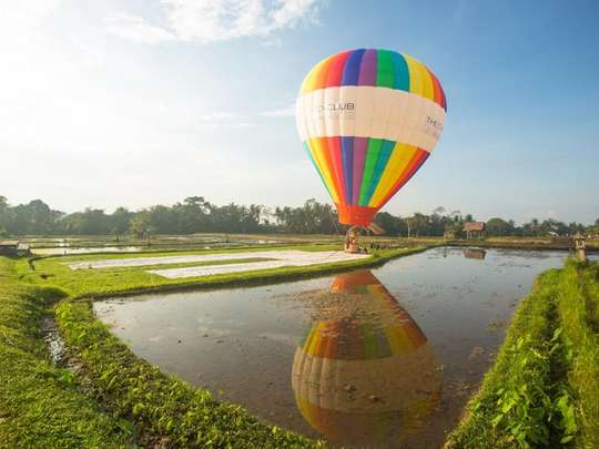 Hot Air Balloon Experience with Meals at Tanah Gajah, RM 468