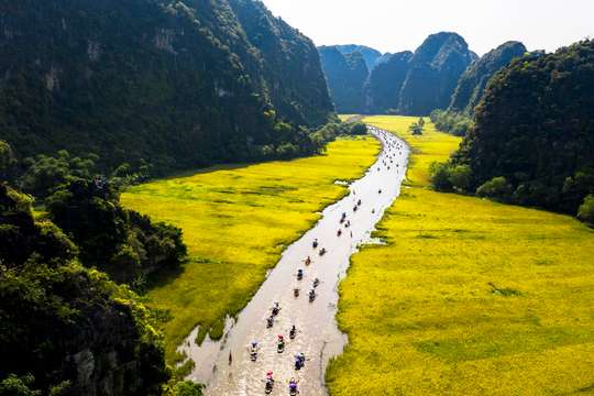 Hoa Lu and Tam Coc Tour from Hanoi, Rp 563.542
