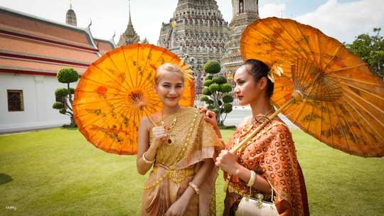 Thai Costume Experience with Photo Tour at Wat Arun in Bangkok | Thailand, 4.426.556 VND
