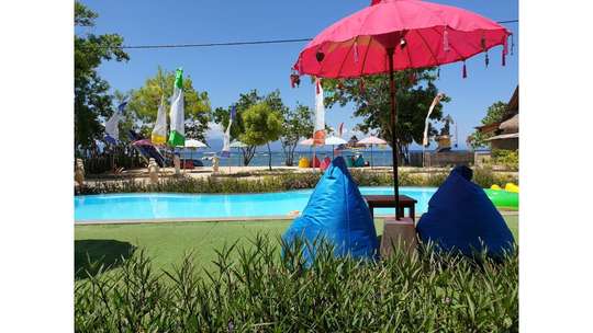 Nirvana Beach Club, 739.974 VND