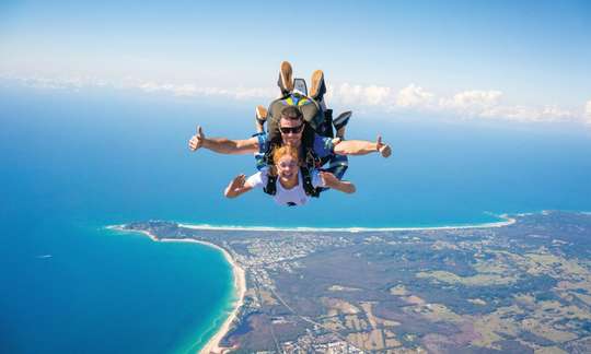 Byron Bay Tandem Skydive dari ketinggian hingga 15.000 kaki - Transfer Gold Coast Akhir Pekan