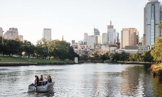 Penyewaan Perahu Piknik Elektrik Selama 1 Jam - Melbourne, Rp 1.640.734