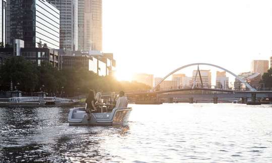 Sewa Perahu Piknik Elektrik Selama 3 Jam - Melbourne, Rp 3.548.564