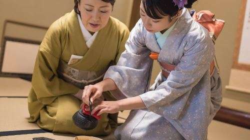 Tea Ceremony Workshop in Tokyo by the Experienced Instrucor, S$54