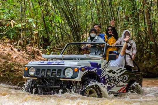 JEEP PINE FOREST PENGGER BY Teba Trans Tour