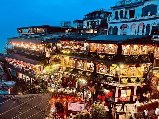 Jiufen Night Tour from Taipei: Jiufen Old Street, ShueiNanDong Golden Waterfall, Baoshishan Lookout, 112,248원