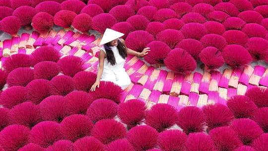 QUANG PHU CAU INCENSE VILLAGE - HOA LU - TRANG AN PRIVATE TOUR