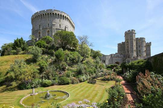 Windsor Castle, Stonehenge, and Oxford Tour from London