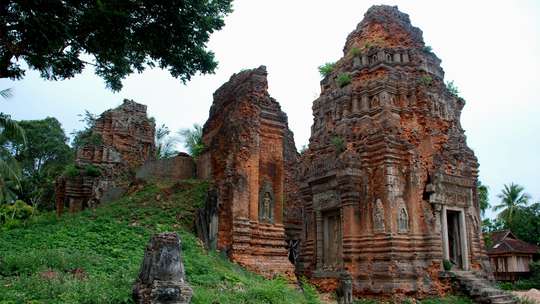 Roluos Temples and Kampong Phluk Floating Village Tour, Rp 697.632