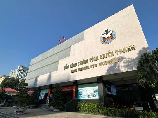 War Remnants Museum and Independence Palace Walking Tour