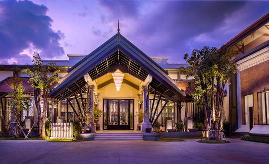 Tonle Sap half-day tour & free buffet dinner and dance show at Angkor Amazon Restaurant