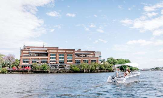 Electric Picnic Boat Hire - Brisbane