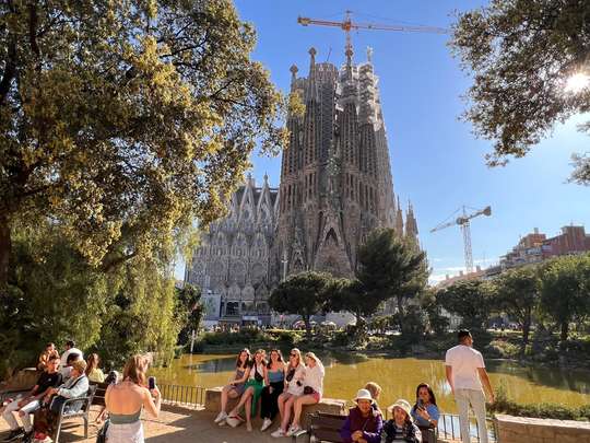 Barcelona Highlights: Sagrada Familia and Gaudi Houses Guided Tour in English, Mandarin, Korean, Rp 3.251.917