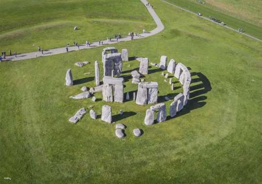 Stonehenge and Bath Day Tour from London