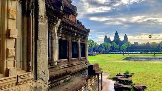 Angkor Wat, Ta Prohm, and Neak Pean Tour, Rp 339.839