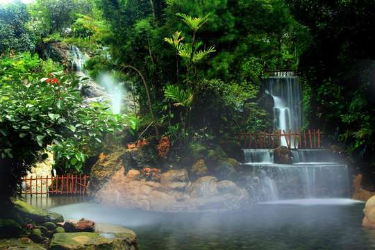 ตั๋วสวนน้ำพุร้อนธรรมชาติ Sari Ater