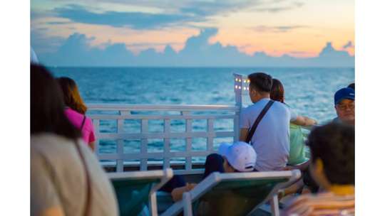 Ngắm Hoàng Hôn và Câu Mực Đêm Phú Quốc - Tour Nửa Ngày