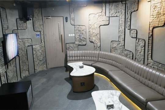 Colour Karaoke Jalan Aceh, THB 184.90