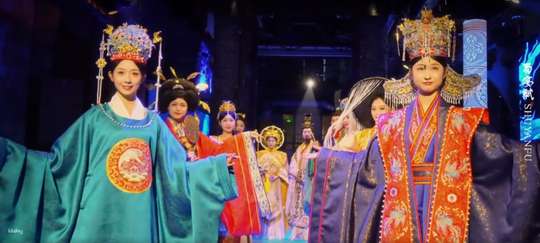 [Traveloka Exclusive Offer] Ancient Chengdu, China Immersive‧Han Culture Theme Dining Show‧Shuyanfu｜Lunch/Dinner｜Free Travel Souvenir Set (Panda Doll + Dahongpao Tea + Good Luck Coins)
