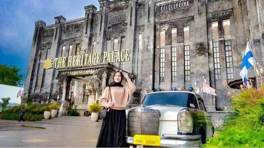 ONE DAY SOLO TOUR PACKAGE / start finish : Jogja (The Herritage Solo-Mangkunegaran-Kasunanan-Pasar Klewer) By Buni Tours Jogja, THB 1,272.00
