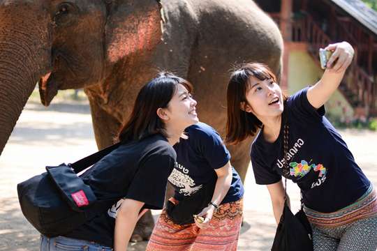 Luang Prabang: Elephant Experience, Local Village & Khuang Si Falls