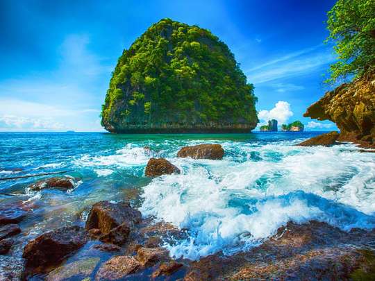 Phuket: Early Morning Speedboat to Phi Phi Islands, Bamboo & Snorkeling Tour with Lunch