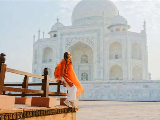 2-Day Delhi & Agra Tour with Sunrise Taj Mahal, 3.896.400 VND