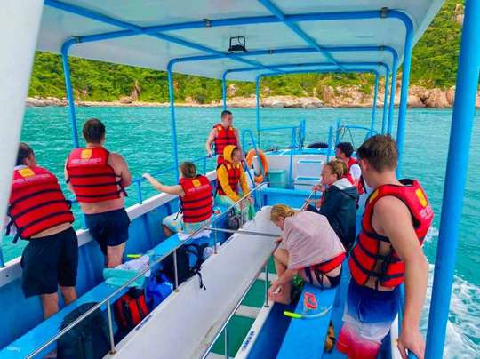 From Mui Ne: Vinh Hy Bay Day Tour Snorkeling & Fishing Tour