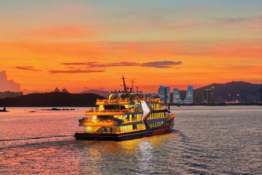 Xiamen Lujiang River Luxury Dinner Cruise Minnan Buffet, Live Nanyin & Night Views