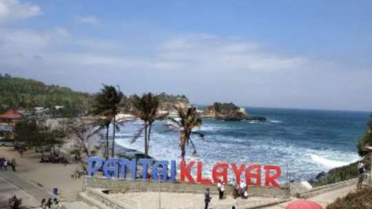 Pacitan Tour 2 Days 1 Night ( Gong Cave - Klayar Beach - Watu Karung Beach - Cokel/Maron River Cruise - Srau Beach - Mentari Ocean View ) By Adhikara Tour, RM 227