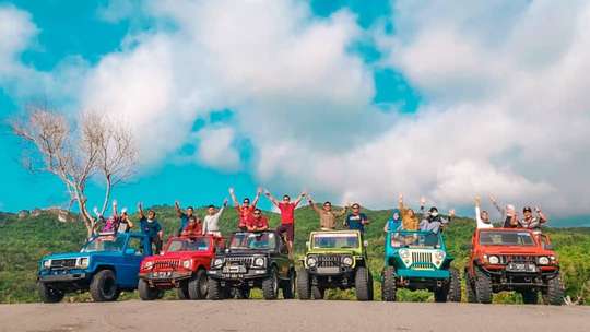 Rent Jeep Sand Dunes Parangtritis by Adhikara Tour, 4,393円