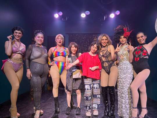 Chiang Mai: Ladyboy Cabaret – Stories, Dinner and Sparkle