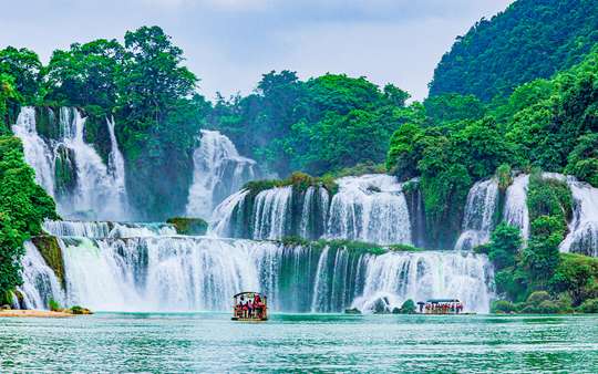 Nanning: Detian Waterfall & Dongnayuwan car charters tour