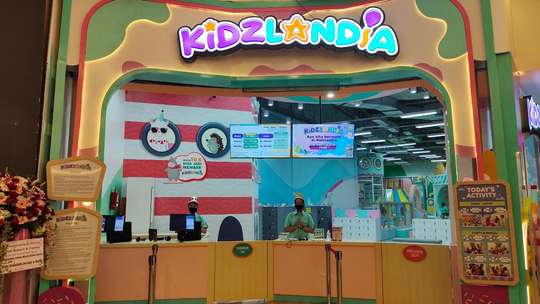 Playground Kidzlandia Living World Alam Sutera, Rp 110.000