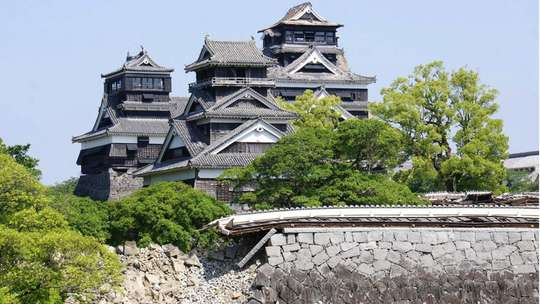 Kumamoto Castle · Mt. Aso Volcano · Kusasenri Meadow — Full-Day Tour from Fukuoka