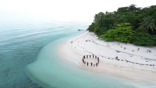 Open Trip Pulau Derawan 3D2N, Rp 2.530.000