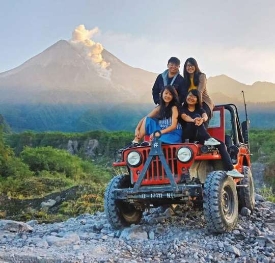 PAKET TOUR JOGJA  2 HARI NON HOTEL (Merapi Jeep, The Lost World Castle, Borobudur, Gereja Ayam, Prambanan, Brexi, Heha Sky View & Pinus Pengger) By Buni Tours Jogja, Rp 1.478.434