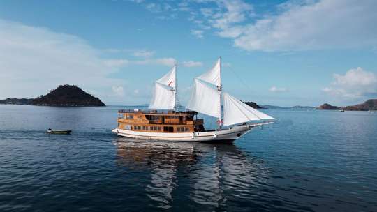 4D3N Sailing Komodo By Luxury Phinisi, THB 14,403.90