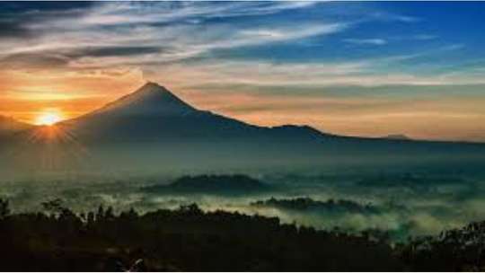 Paket Wisata Jogja 1 Hari Sunrise Punthuk Setumbu – Candi Borobudur – Bhumi Merapi By Teba Trans Tour