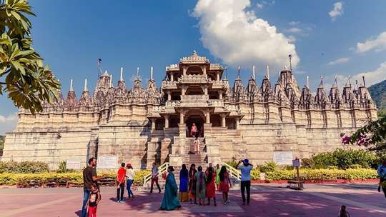 A Day Tour of Ranakpur Jain Temple and Jawai Leopard Safari From Jodhpur | India